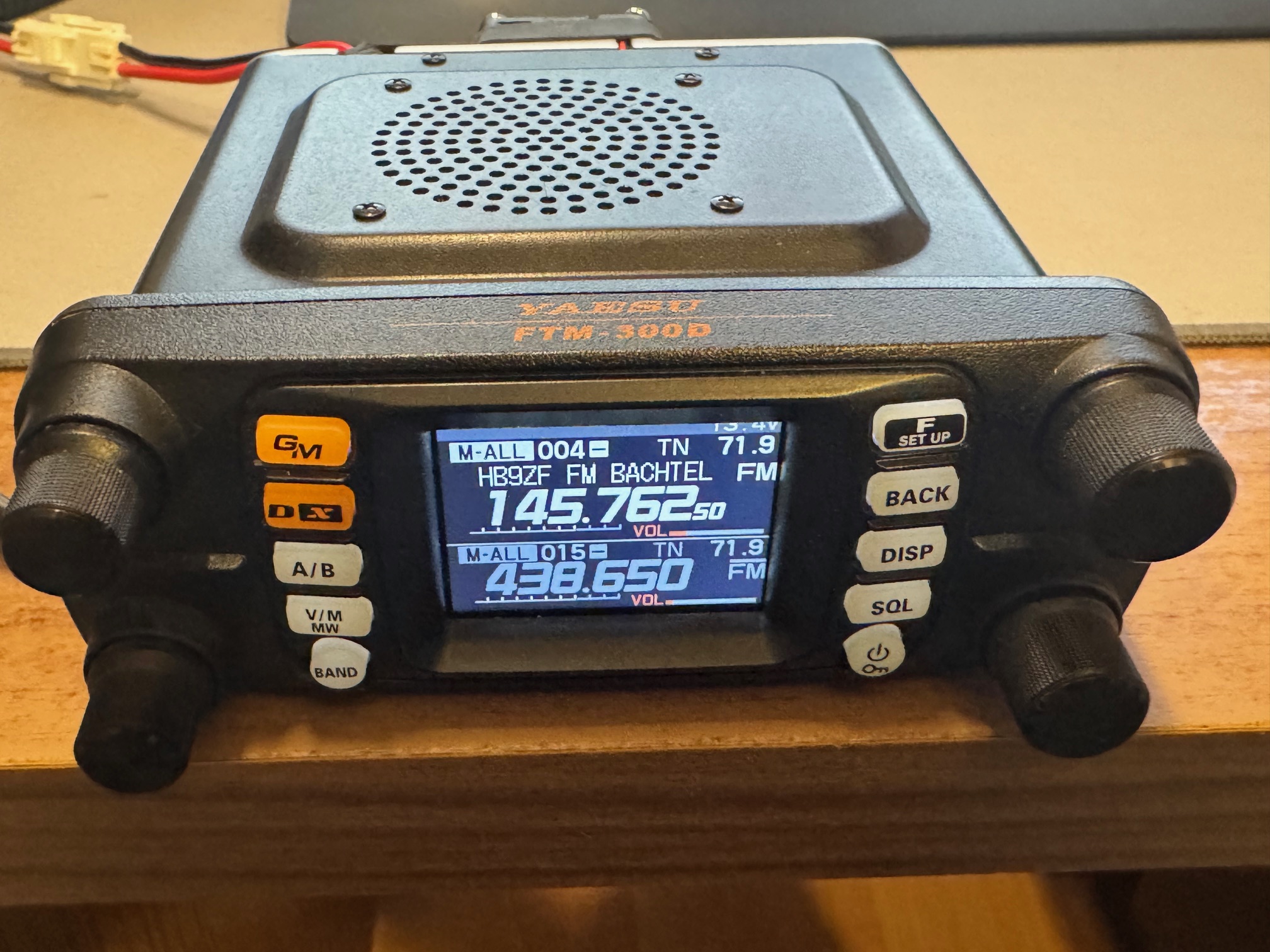 Yaesu FTM-300D Mobiltransceiver mit C4FM-System Fusion auf HB9ZF Bachtel