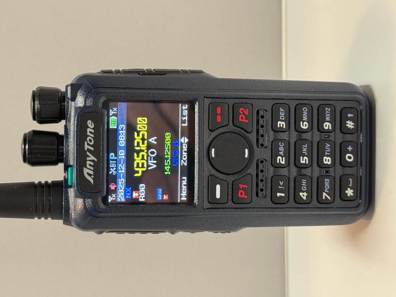 AnyTone DMR-Handfunkgerät — der in der Schweiz dominierende DMR-Transceiver